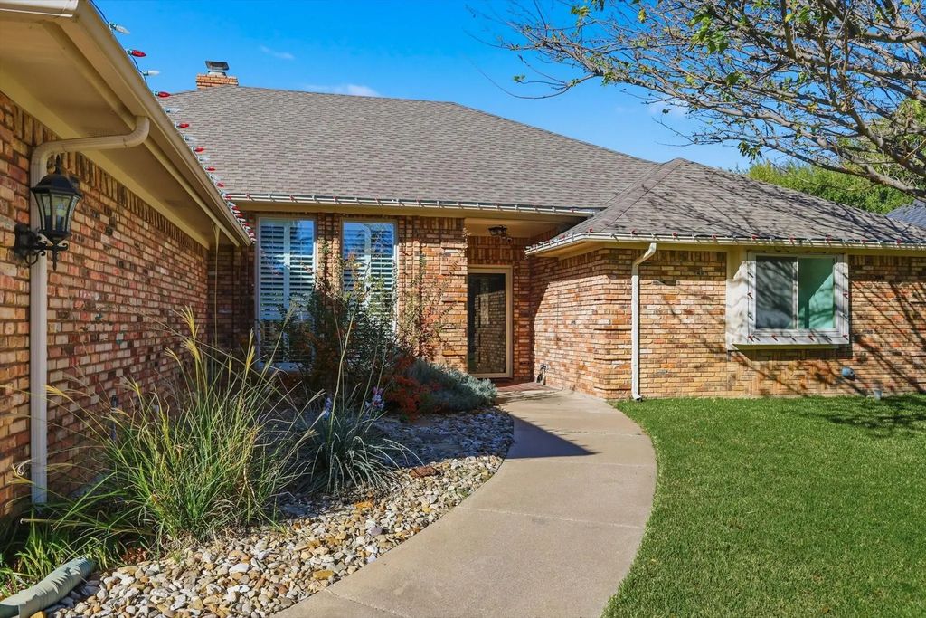 3721 Fieldcrest Lane, Bedford