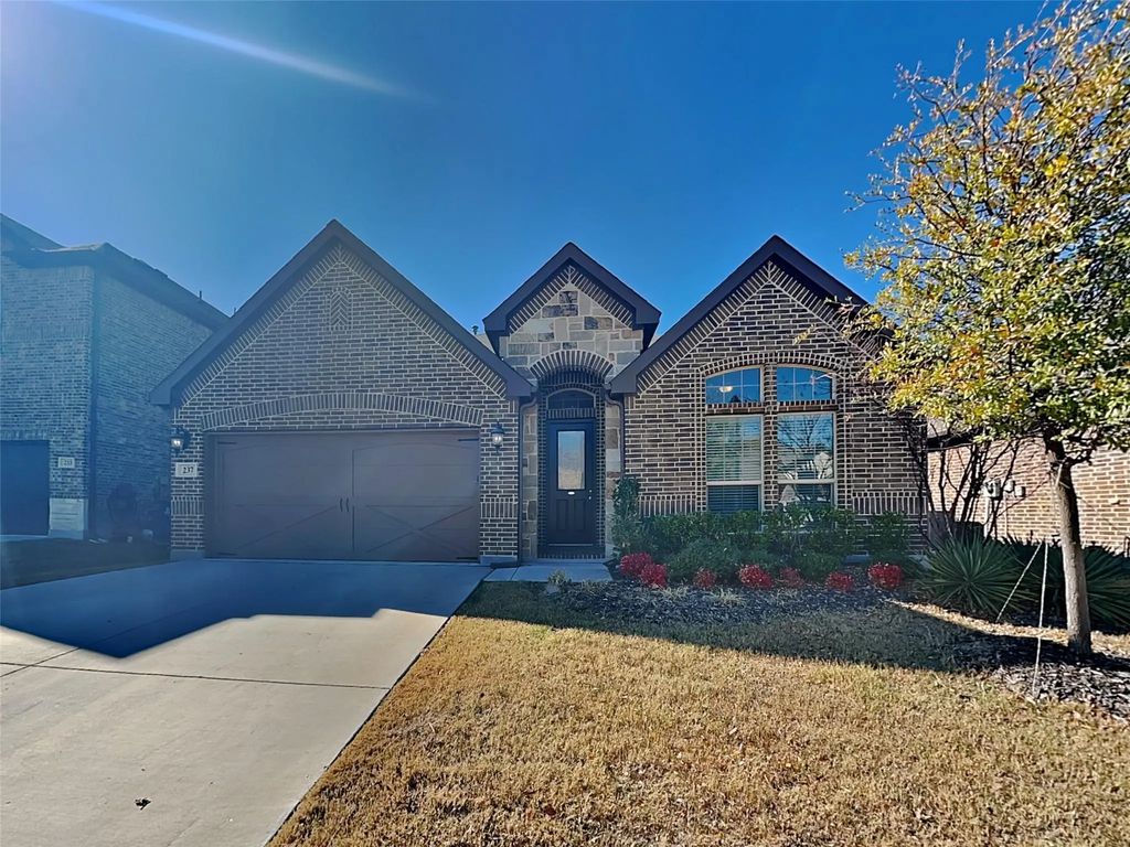 237 Mineral Point Drive, Aledo