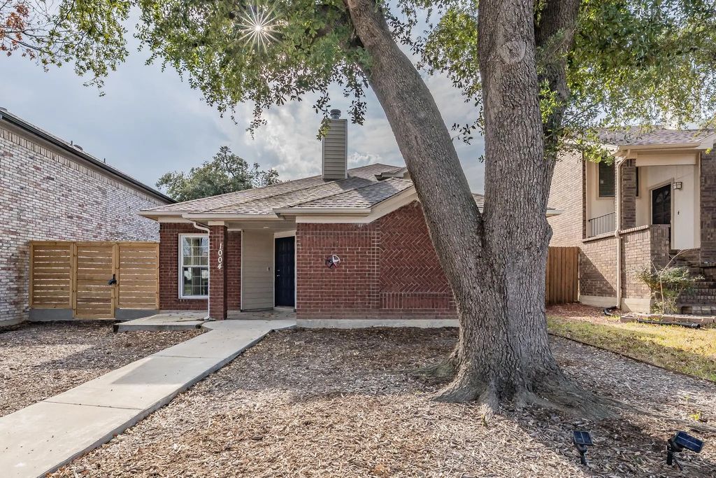 1004 Alameda Drive, Carrollton