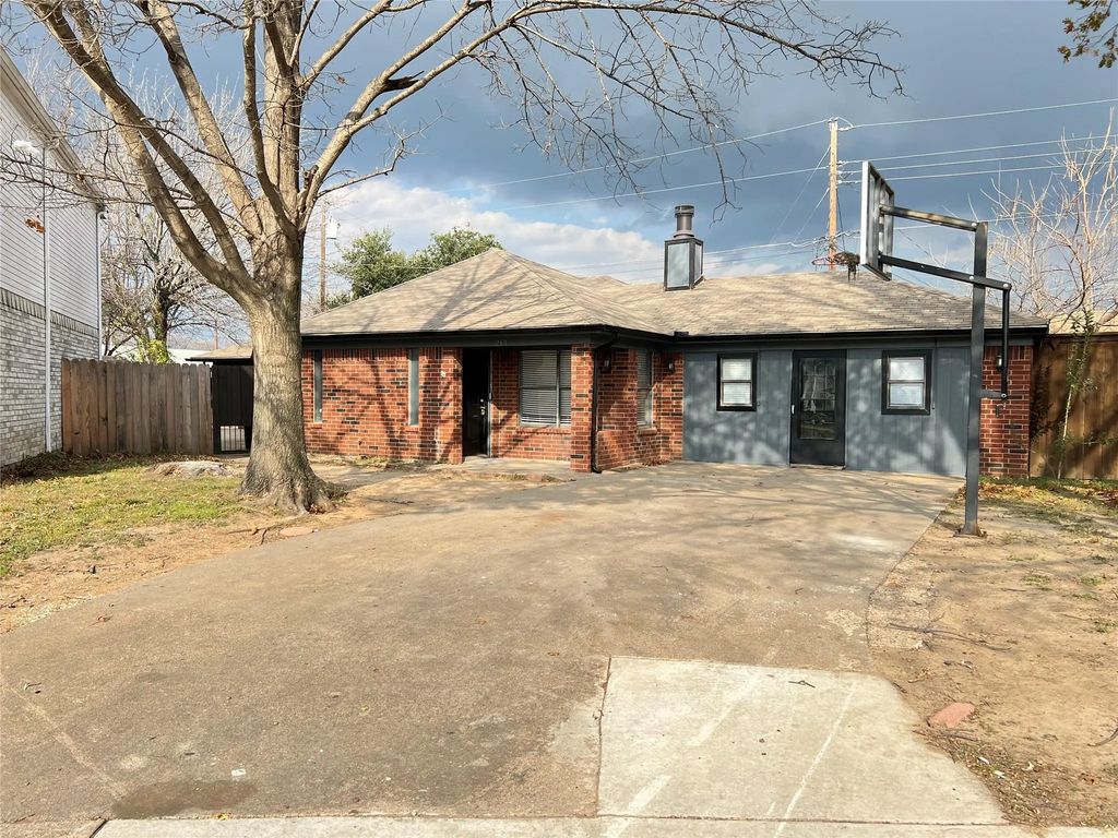 213 Alexander Court, Irving