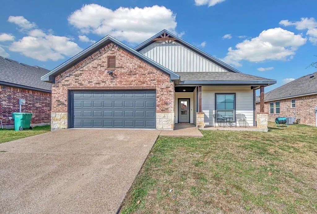388 Paso Fino, Robinson
