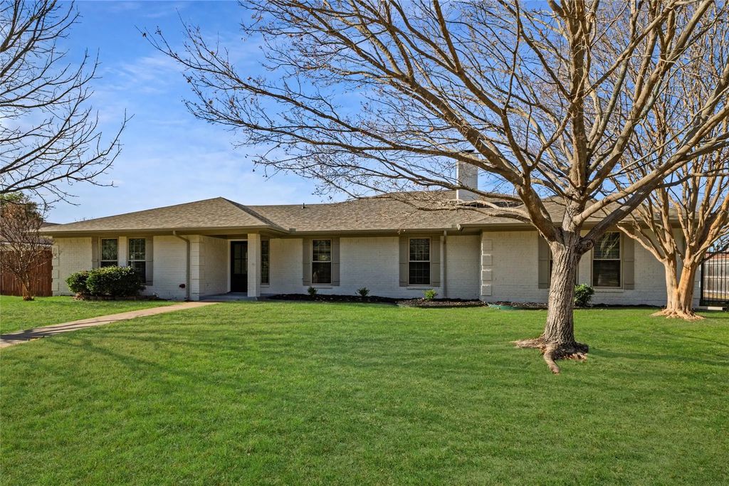 5620 Ledgestone Drive, Fort Worth