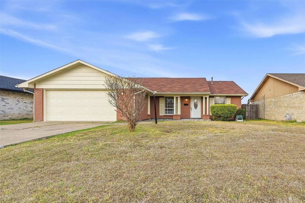 330 W Grenoble Drive, Grand Prairie