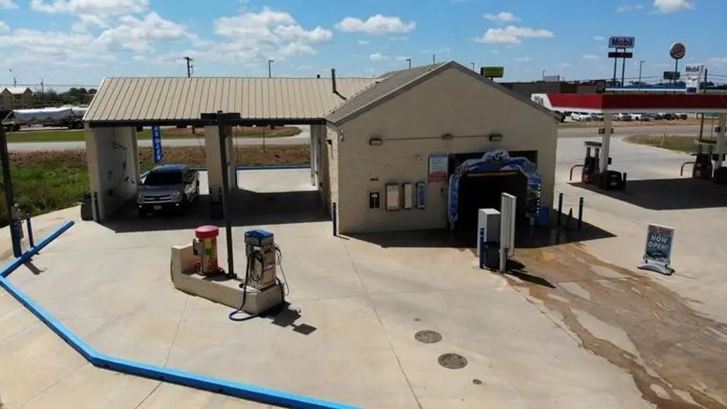 17255 S Interstate Highway 35, Dilley