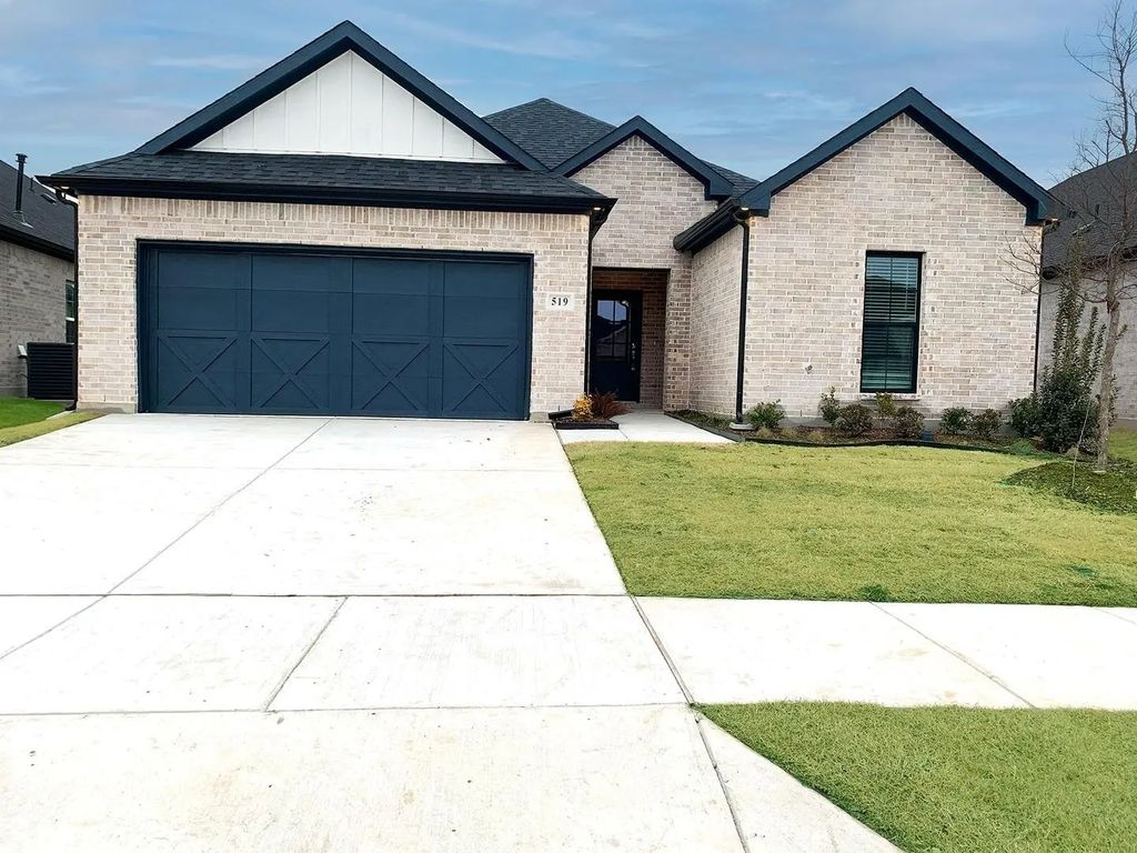 519 Chase Creek Drive, Lavon