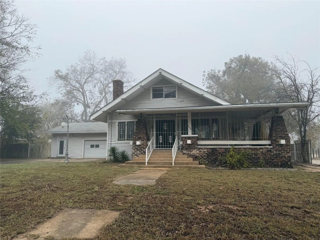 215 W Sears Street, Denison