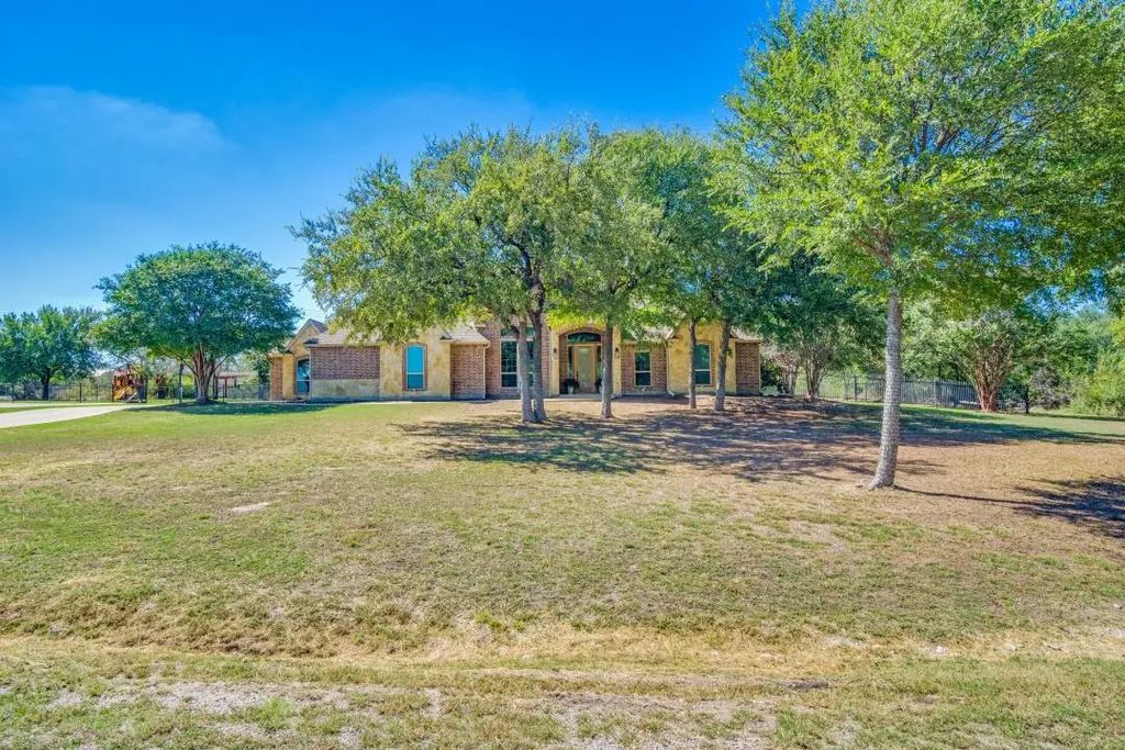 214 Deer Creek Drive, Aledo