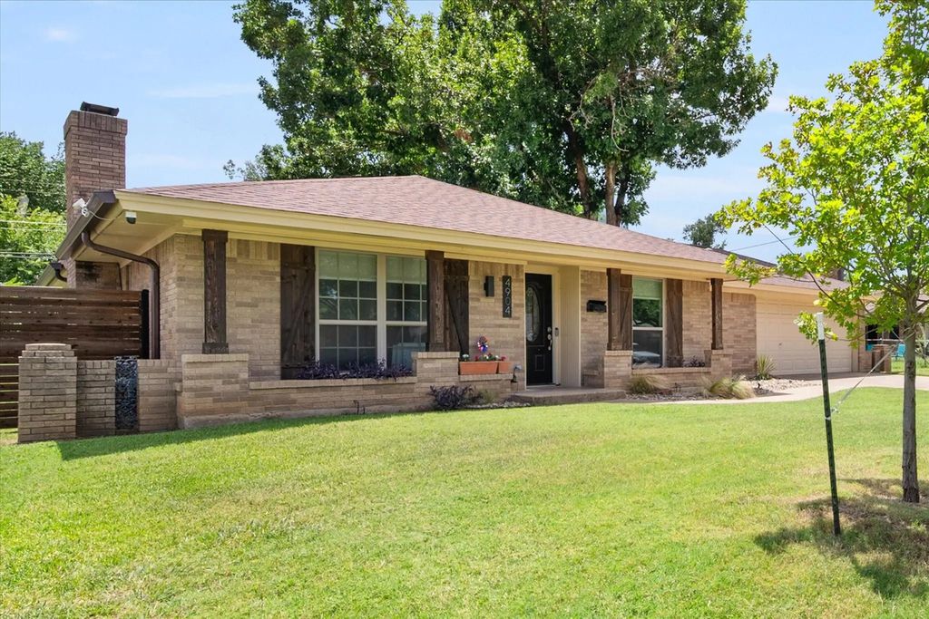 4904 Fall River Drive, Fort Worth