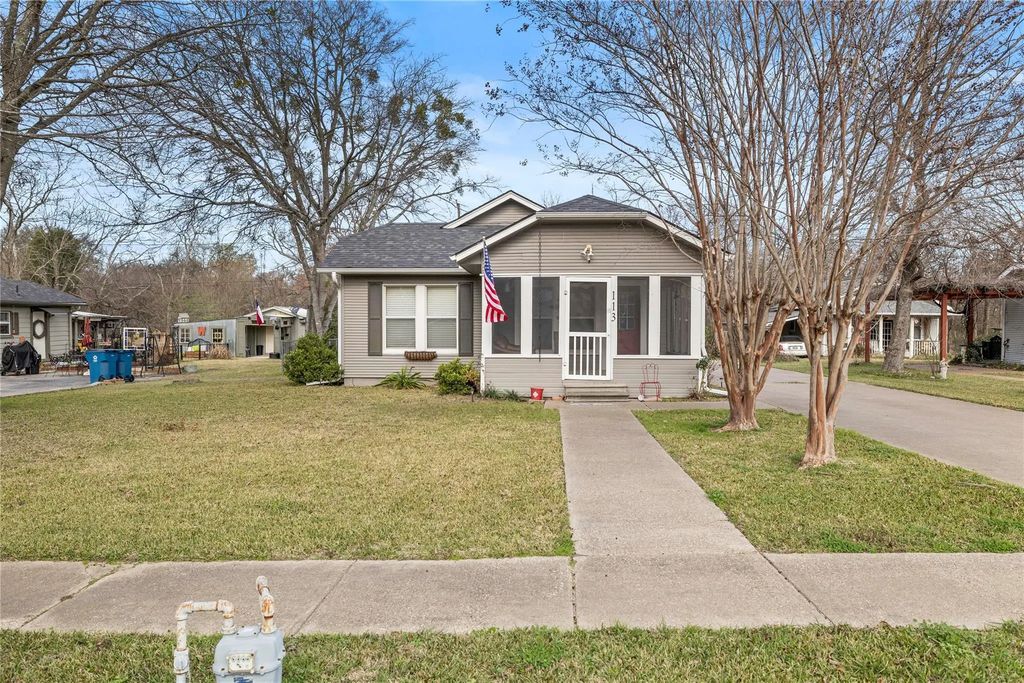 113 Woodland Street, Malakoff
