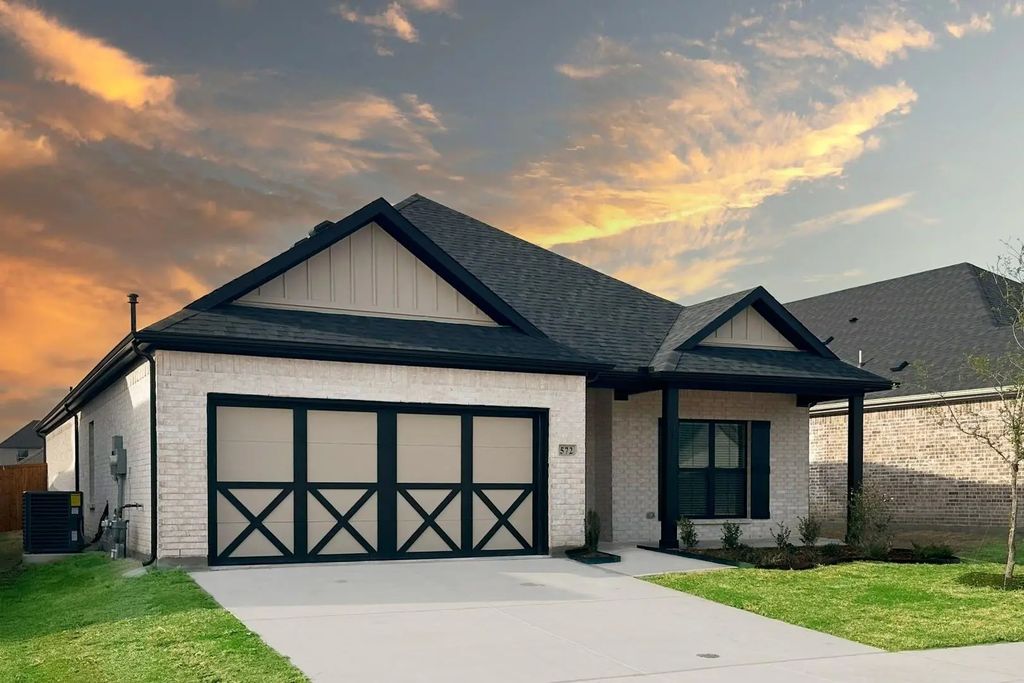 572 Oak Creek, Lavon