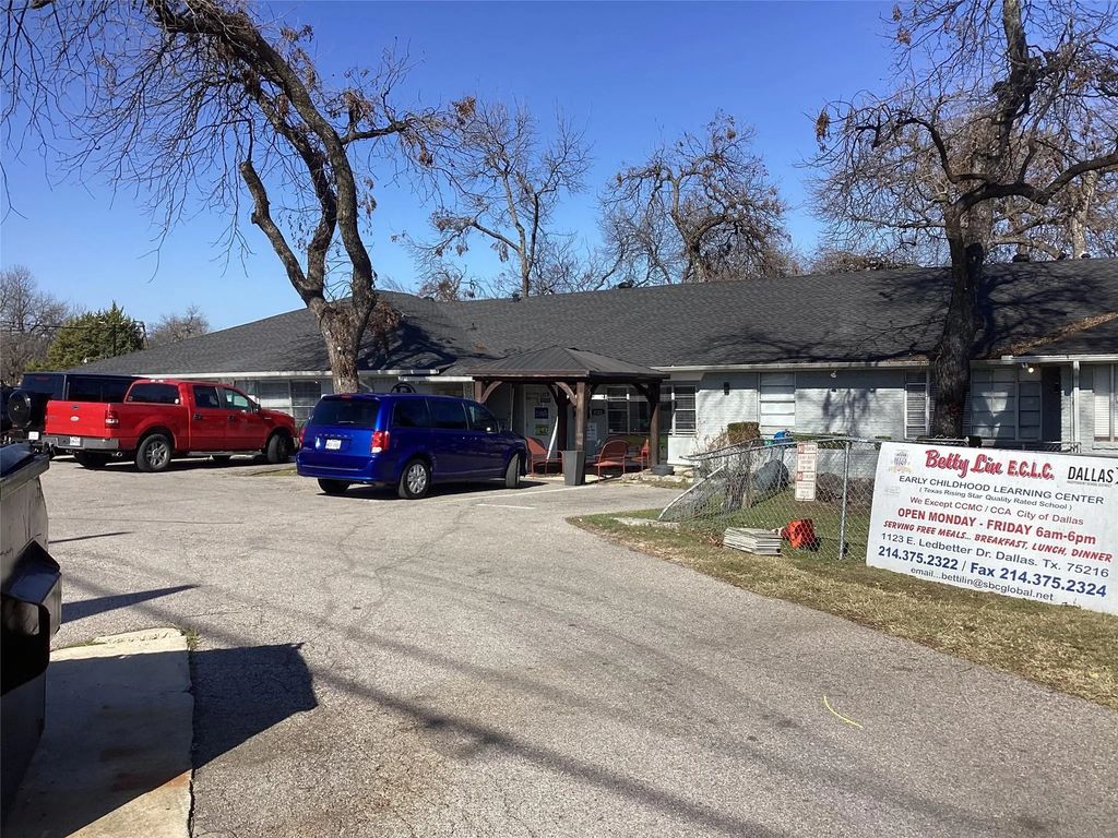 1123 E Ledbetter Drive, Dallas