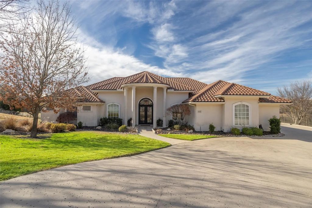 8000 Echo Hills Court S, Benbrook