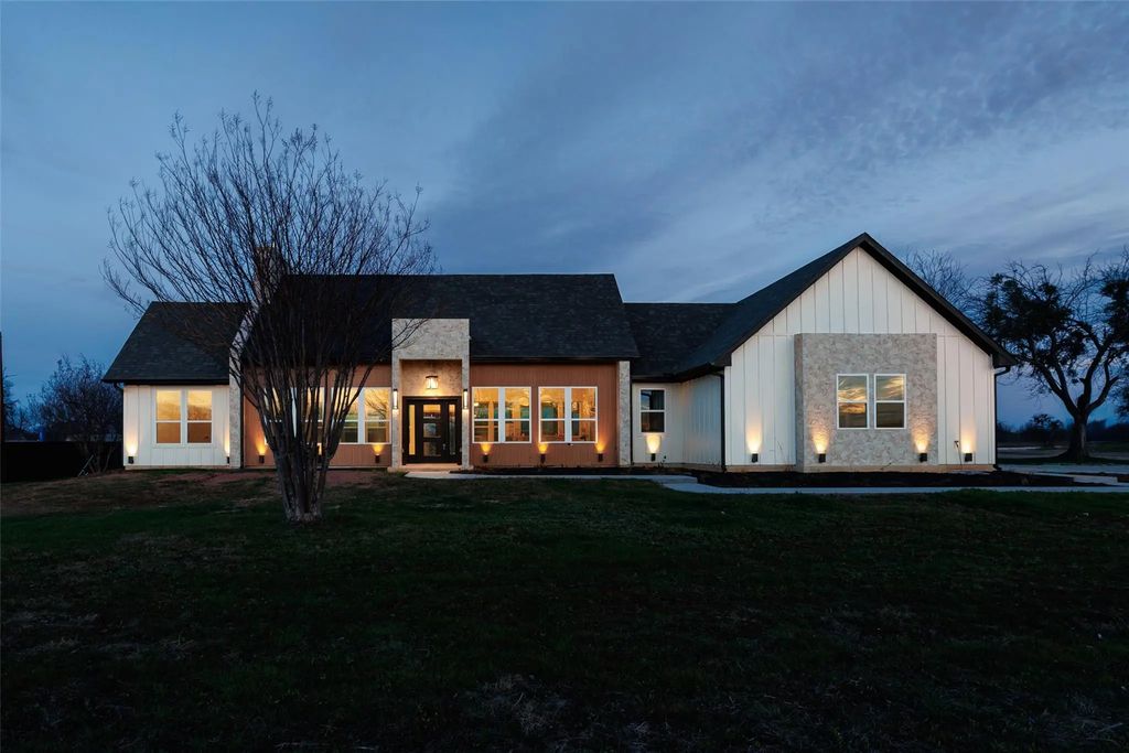 7404 N Sundance Drive, Joshua