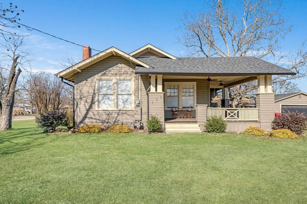 130 W Division Street, Blossom