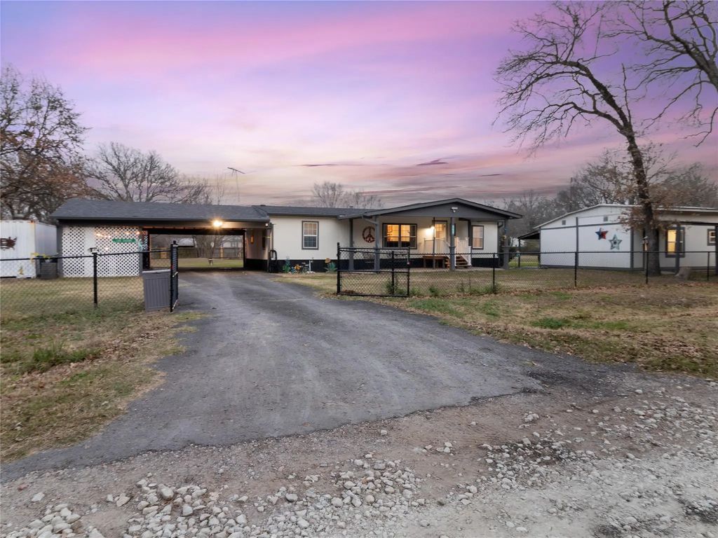 268 Lake Shadow Drive, Gun Barrel City
