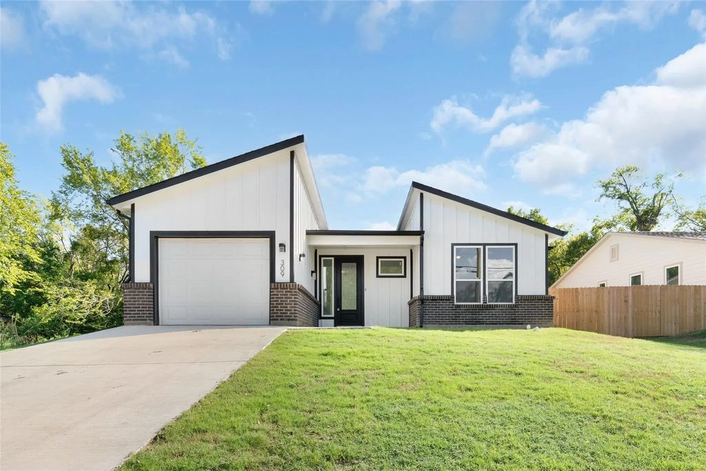 309 W Beckham Street W, Sulphur Springs
