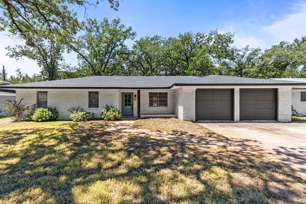 322 S Barbara, Lacy Lakeview