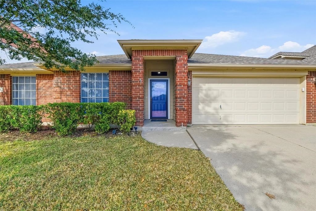 835 Evergreen Lane, Burleson