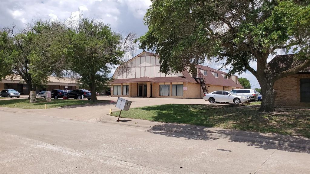 123 Executive Way, DeSoto