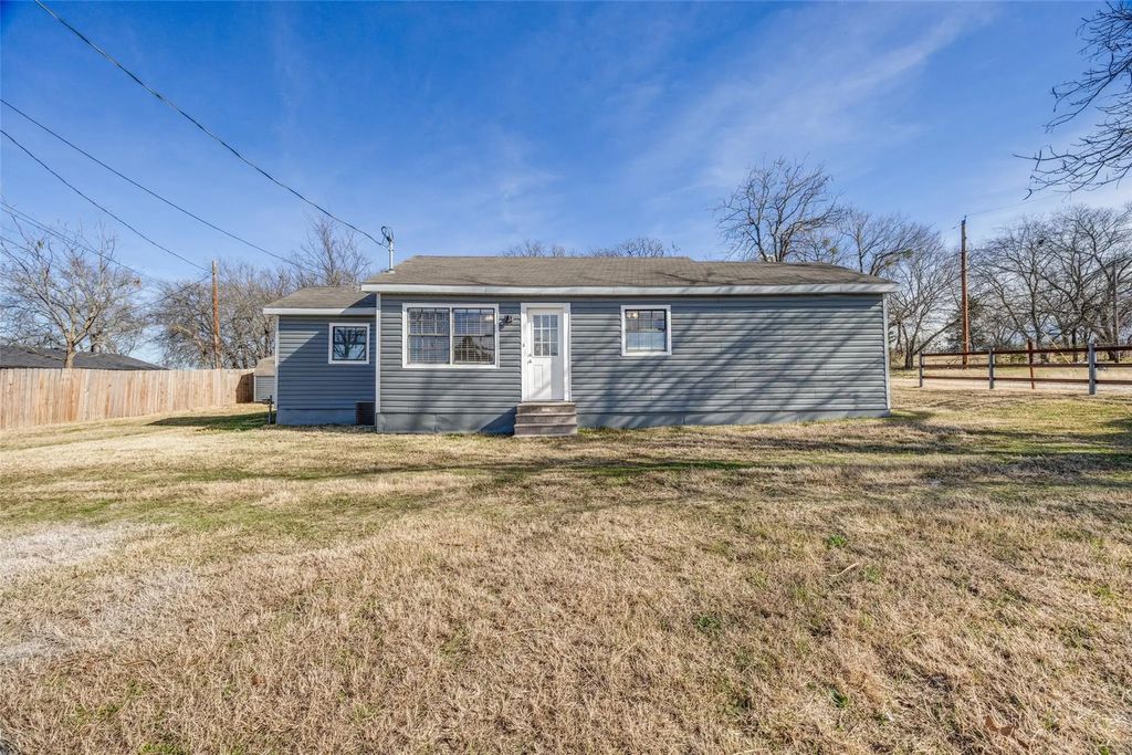 1382 Us Highway 69, Denison