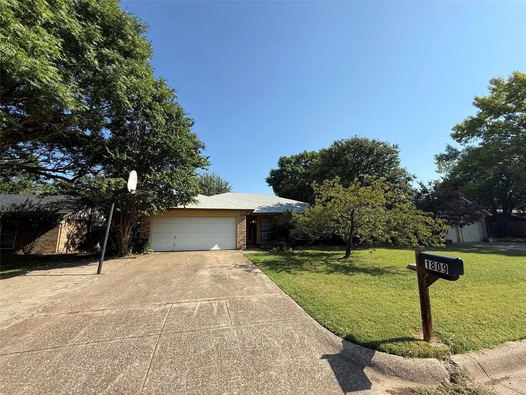 1809 Prince Drive, Benbrook