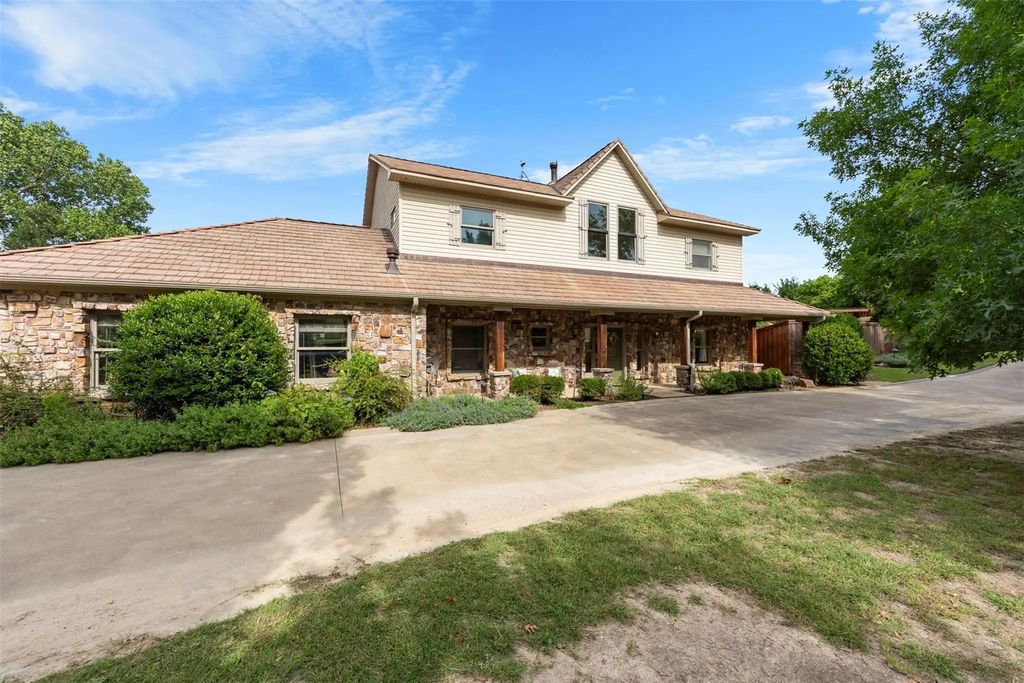 168 Mesa Grande Drive, Fort Worth