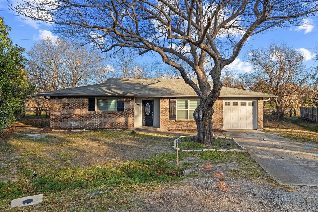 800 Howell Drive, Coppell