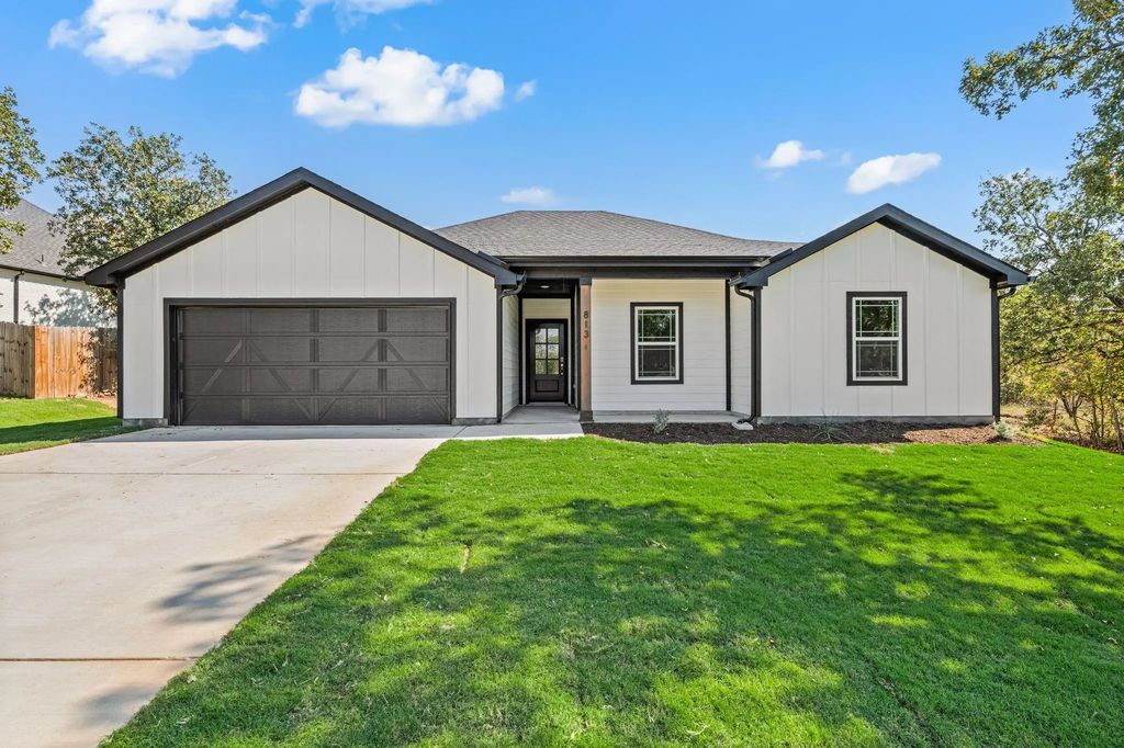 813 Haynie Drive, Runaway Bay