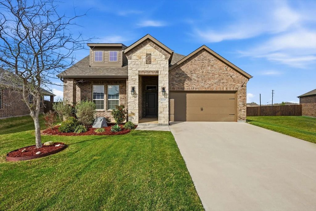 11249 Canyon Mine Drive, Aubrey