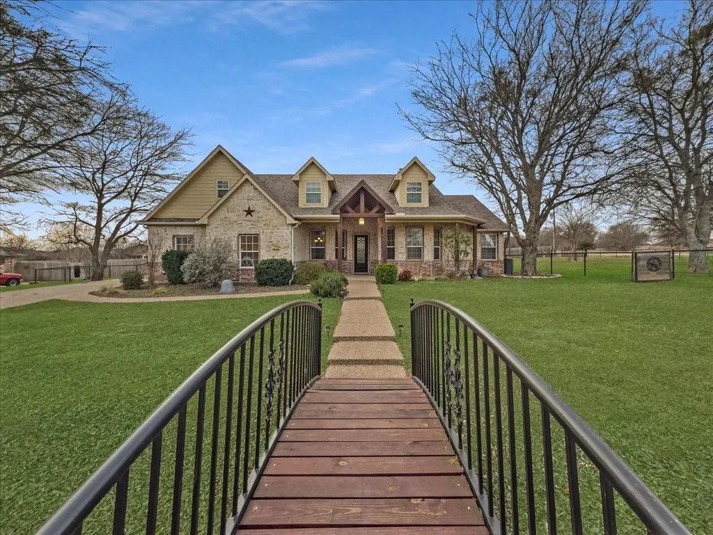 5618 Gebron Court, Fort Worth