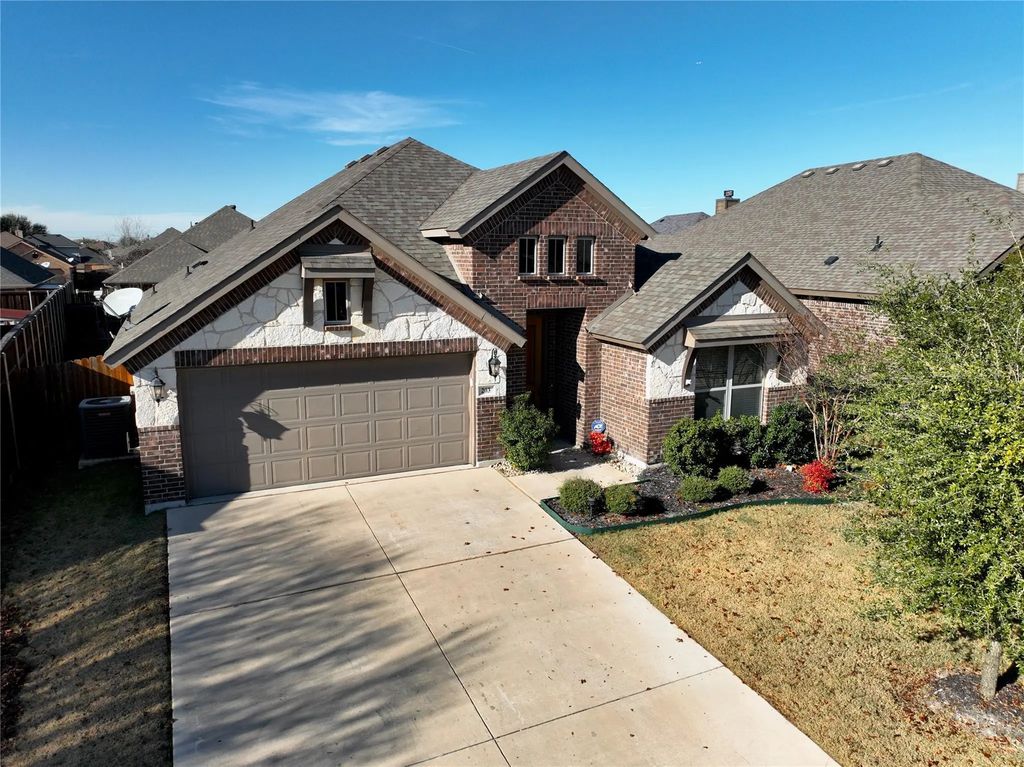 203 Old Settlers Trail, Waxahachie
