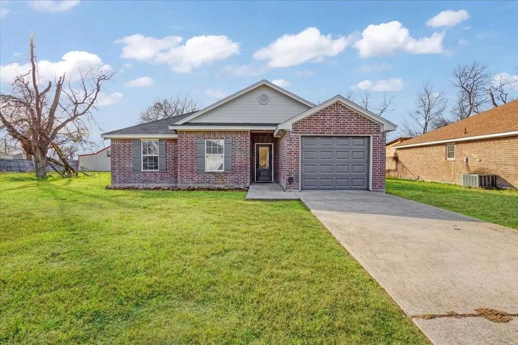 700 E 6th Street, Bonham