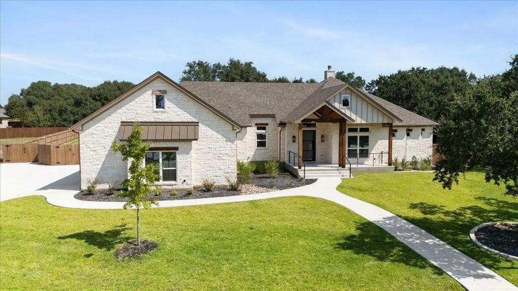 8439 Spring Creek Loop, Salado