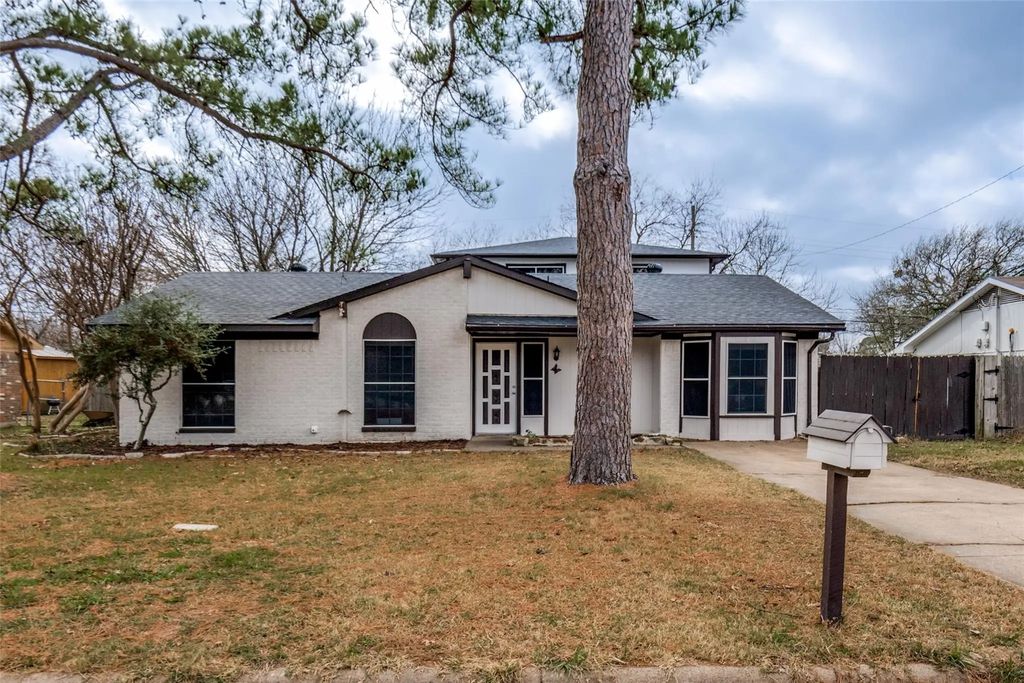 861 Betty Drive, Terrell