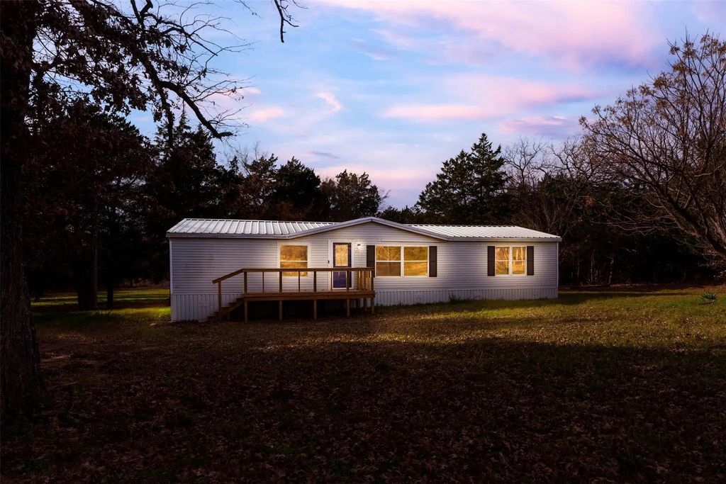 9135 Private Road 5204, Athens