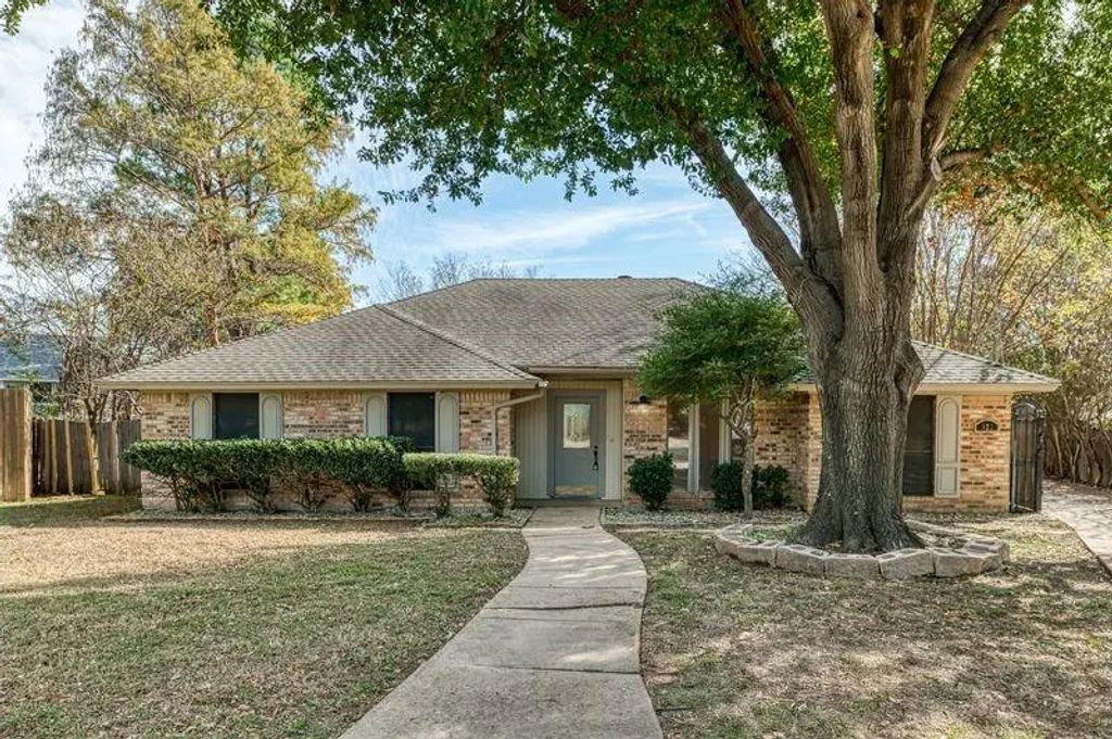 922 Kingston Drive, Mansfield