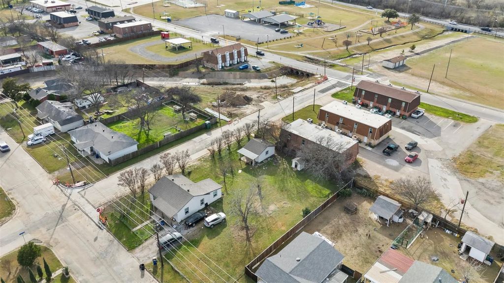 401 N Hansbarger Street, Everman