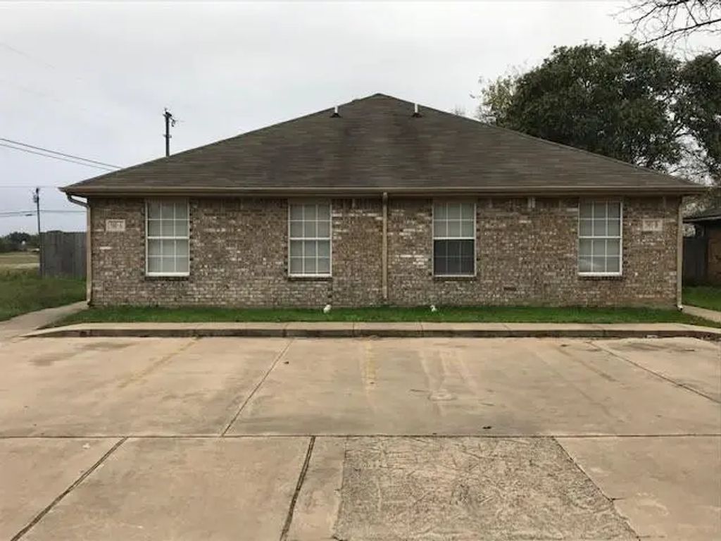 501 Sally Lane B, Cleburne