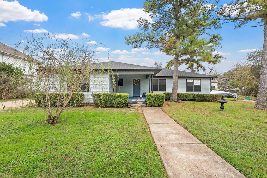 416 Capps Street, Marlin