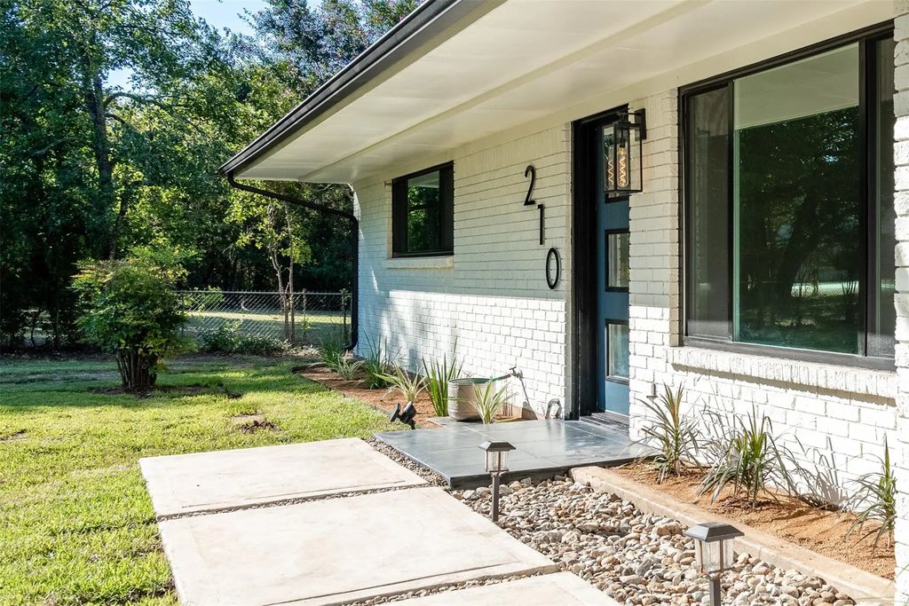 210 Davis Road, Granbury