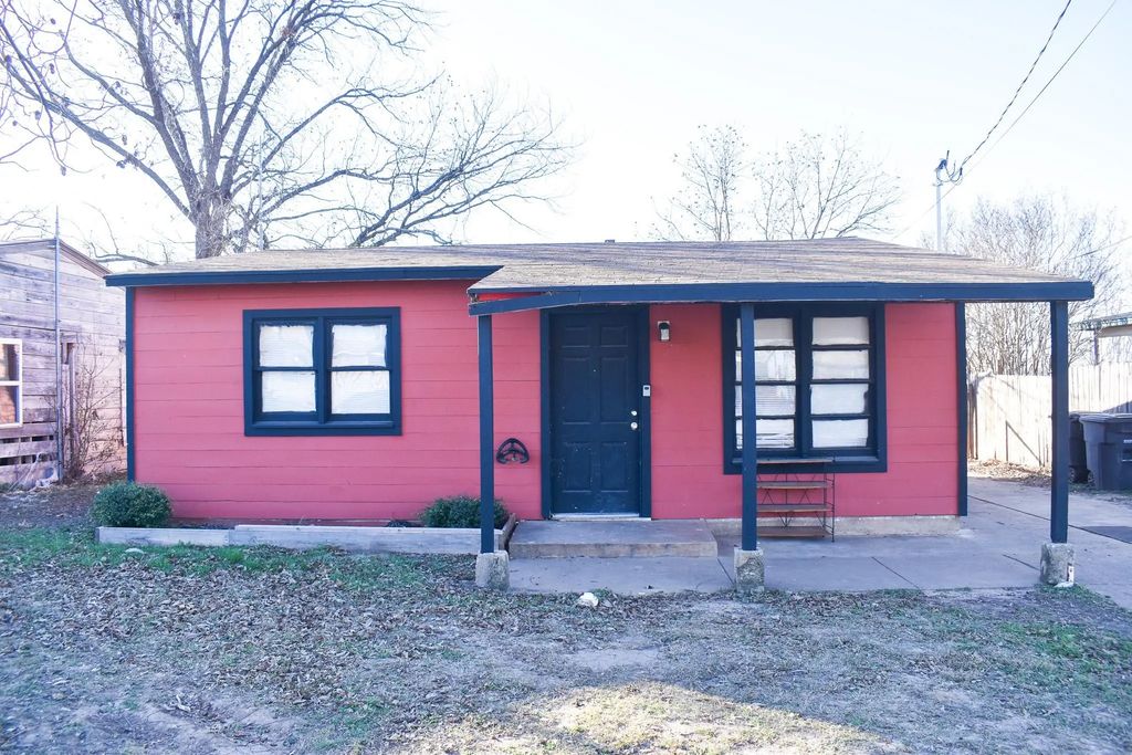 905 Bee Street, Brady