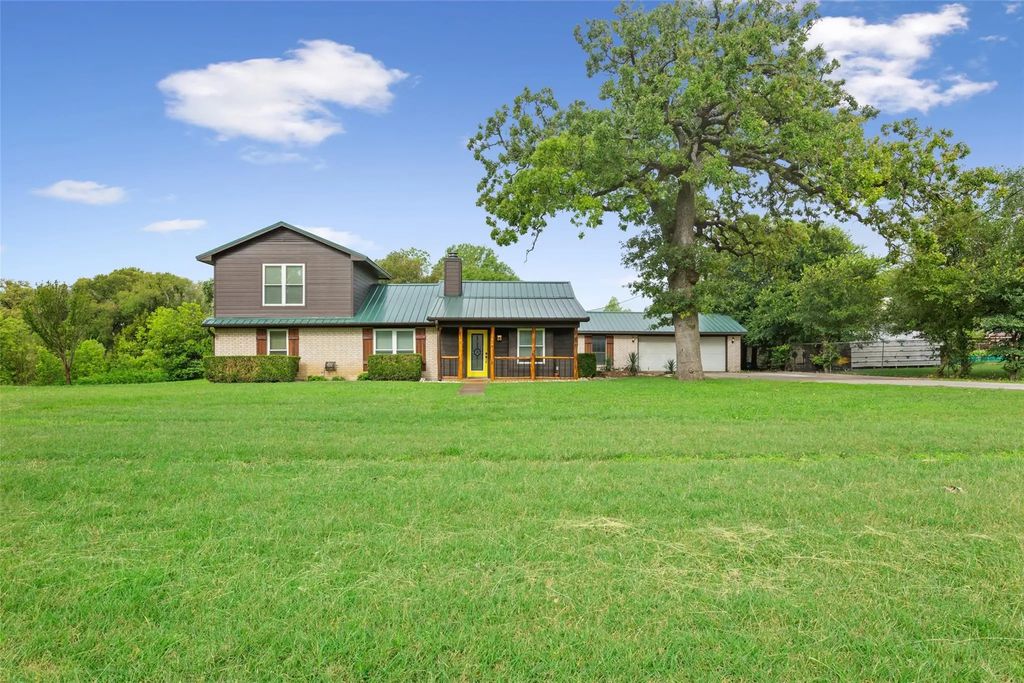 103 Spring Oak Street, Lacy Lakeview