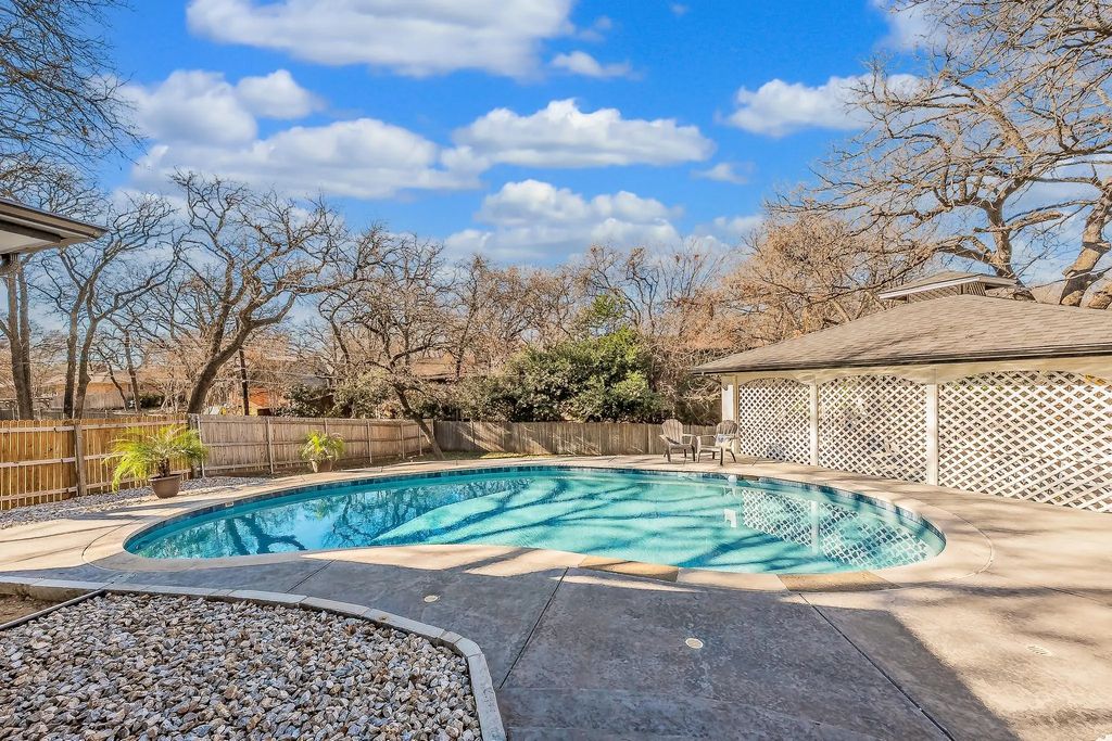 1011 Tanglewood Lane, Arlington
