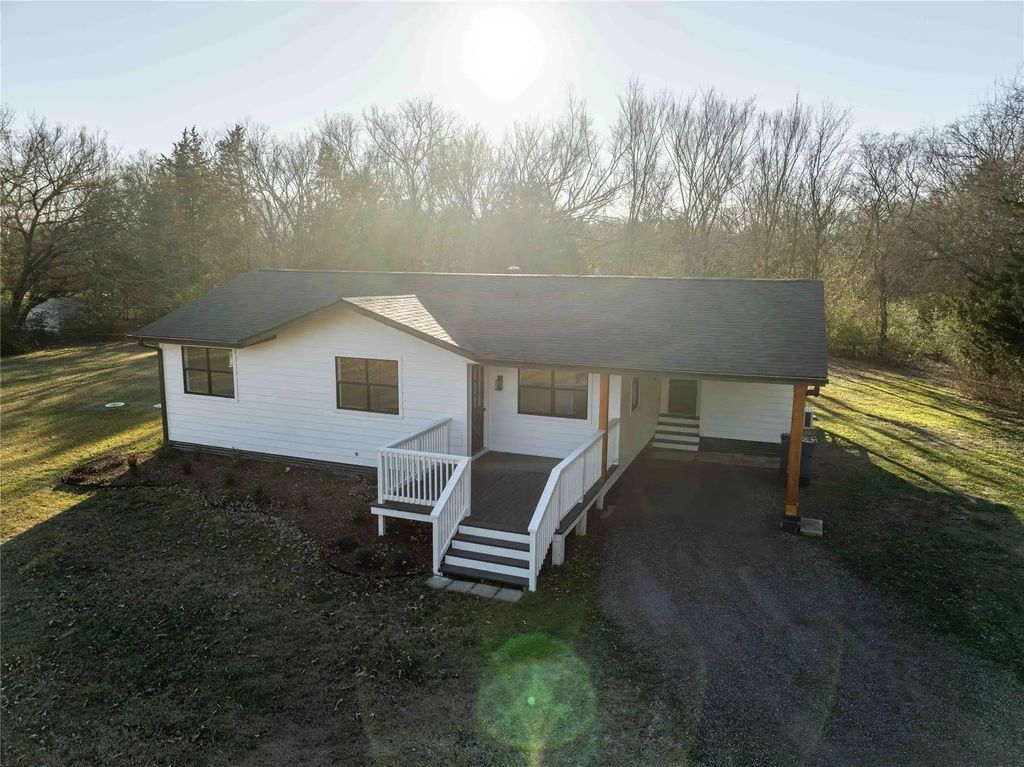 200 Pvt Rd 8519, Van