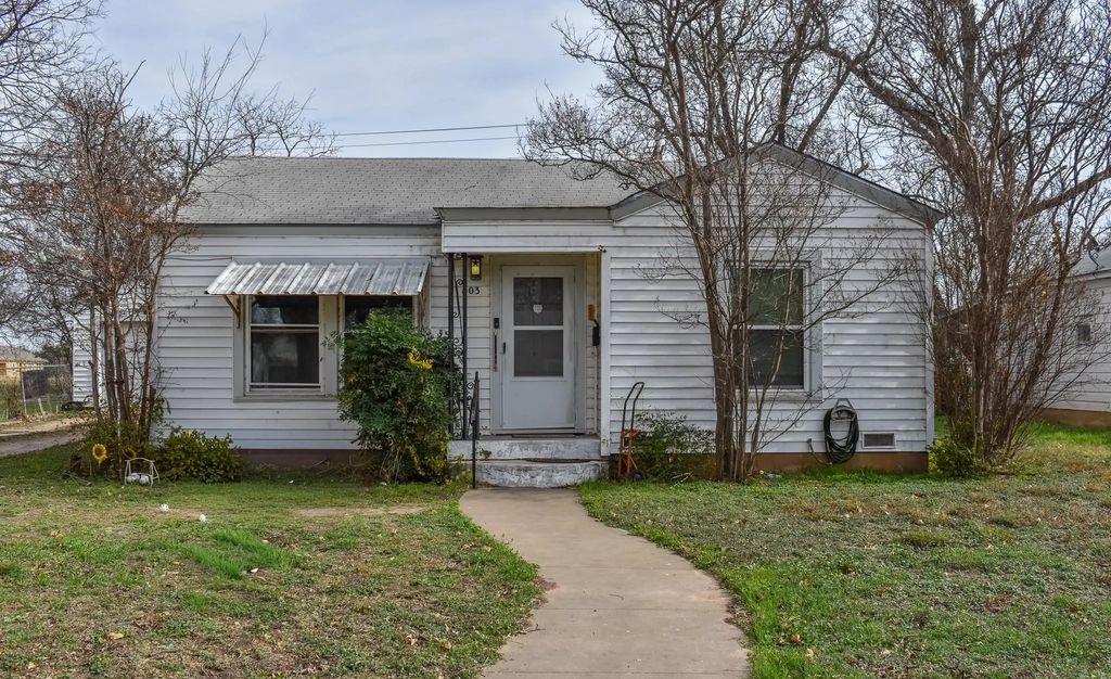 803 Poplar Drive, Brady