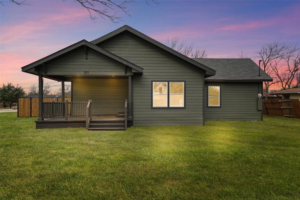 301 N Friou Street, Alvarado