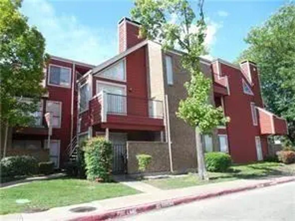 9803 Walnut Street 305, Dallas