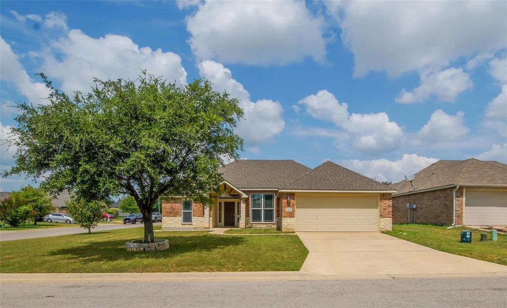 1220 Neuberry Cliffe, Temple