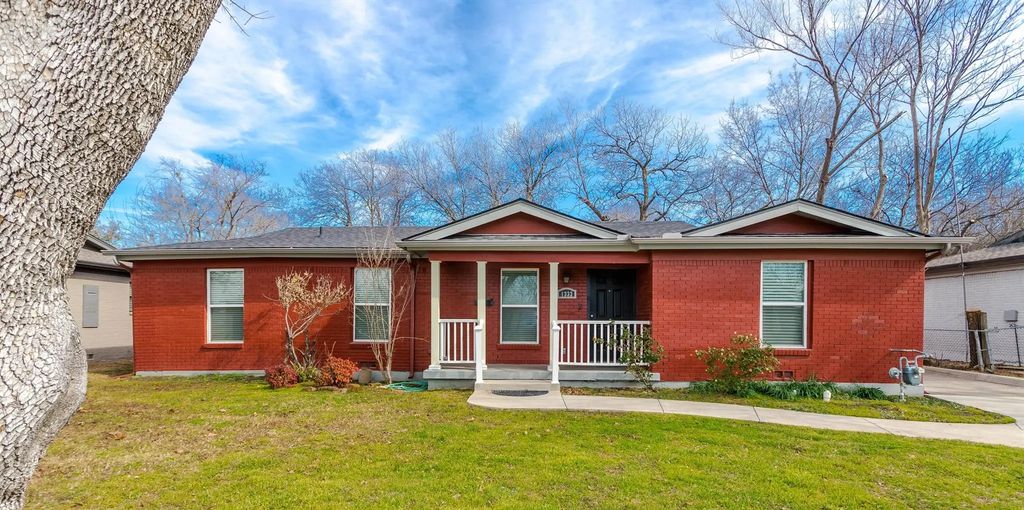 1333 S Pine Street, Grapevine