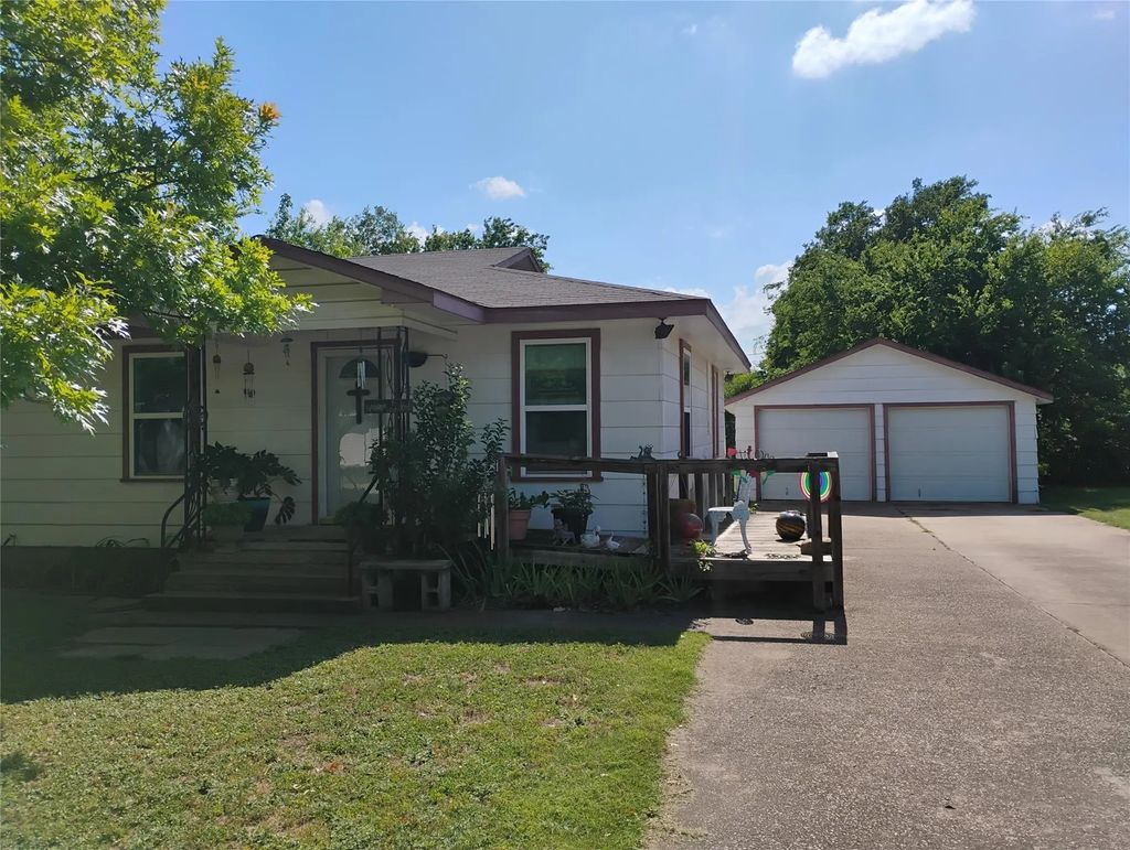 218 Bandera Street, Benbrook